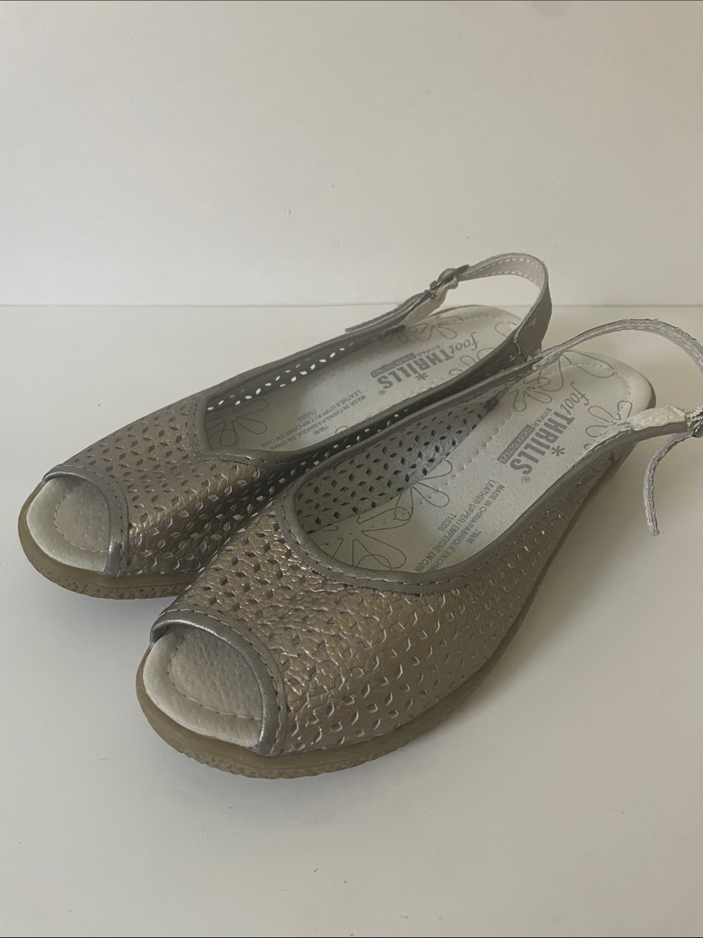 FootThrills Metallic Leather Wedge Sandals Size 7M
